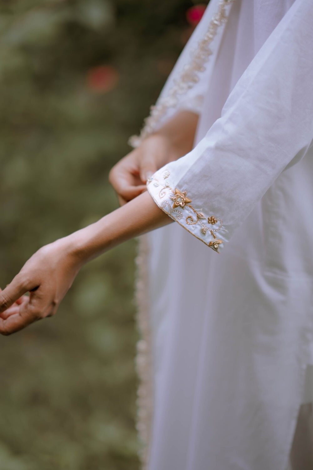 Lightweight cotton suits with embroidery